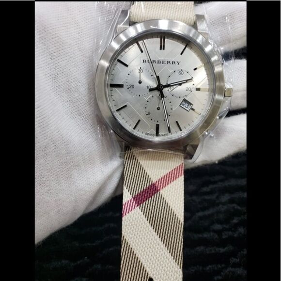 NIB Burberry Watch Unisex Nova Check 42 mm - Picture 1 of 3